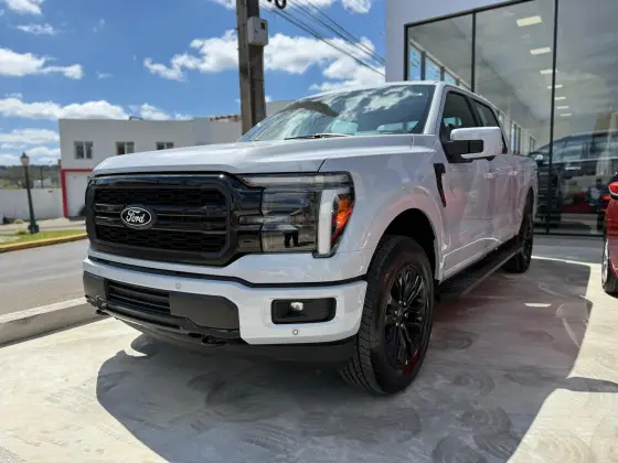 FORD F-150 5.0 V8 GASOLINA CD LARIAT BLACK FX4 AUTOMÁTICO FORD F-150 5.0 V8 GASOLINA CD LARIAT BLACK FX4 AUTOMÁTICO