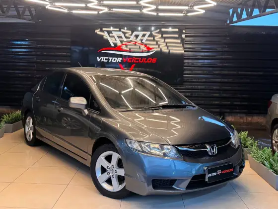 HONDA CIVIC 1.8 LXS 16V FLEX 4P AUTOMÁTICO HONDA CIVIC 1.8 LXS 16V FLEX 4P AUTOMÁTICO
