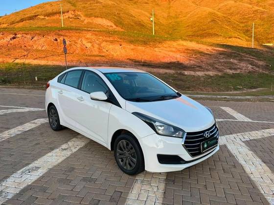 HYUNDAI HB20S 1.6 COMFORT PLUS 16V FLEX 4P MANUAL