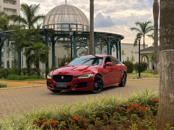 JAGUAR XE 2.0 16V SI4 TURBO GASOLINA R-SPORT 4P AUTOMÁTICO JAGUAR XE 2.0 16V SI4 TURBO GASOLINA R-SPORT 4P AUTOMÁTICO