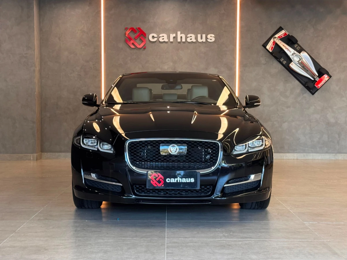 Jaguar XJ — foto 2