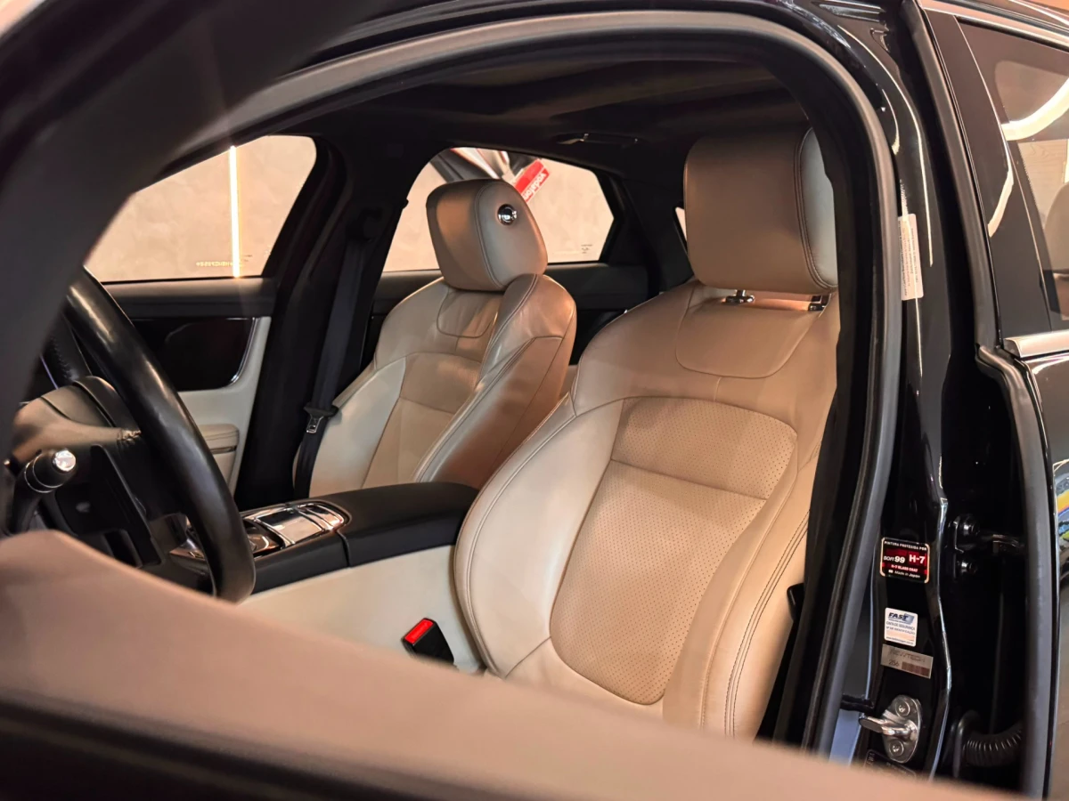 Jaguar XJ — foto 9