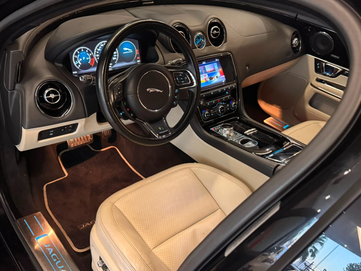 Jaguar XJ — foto 10