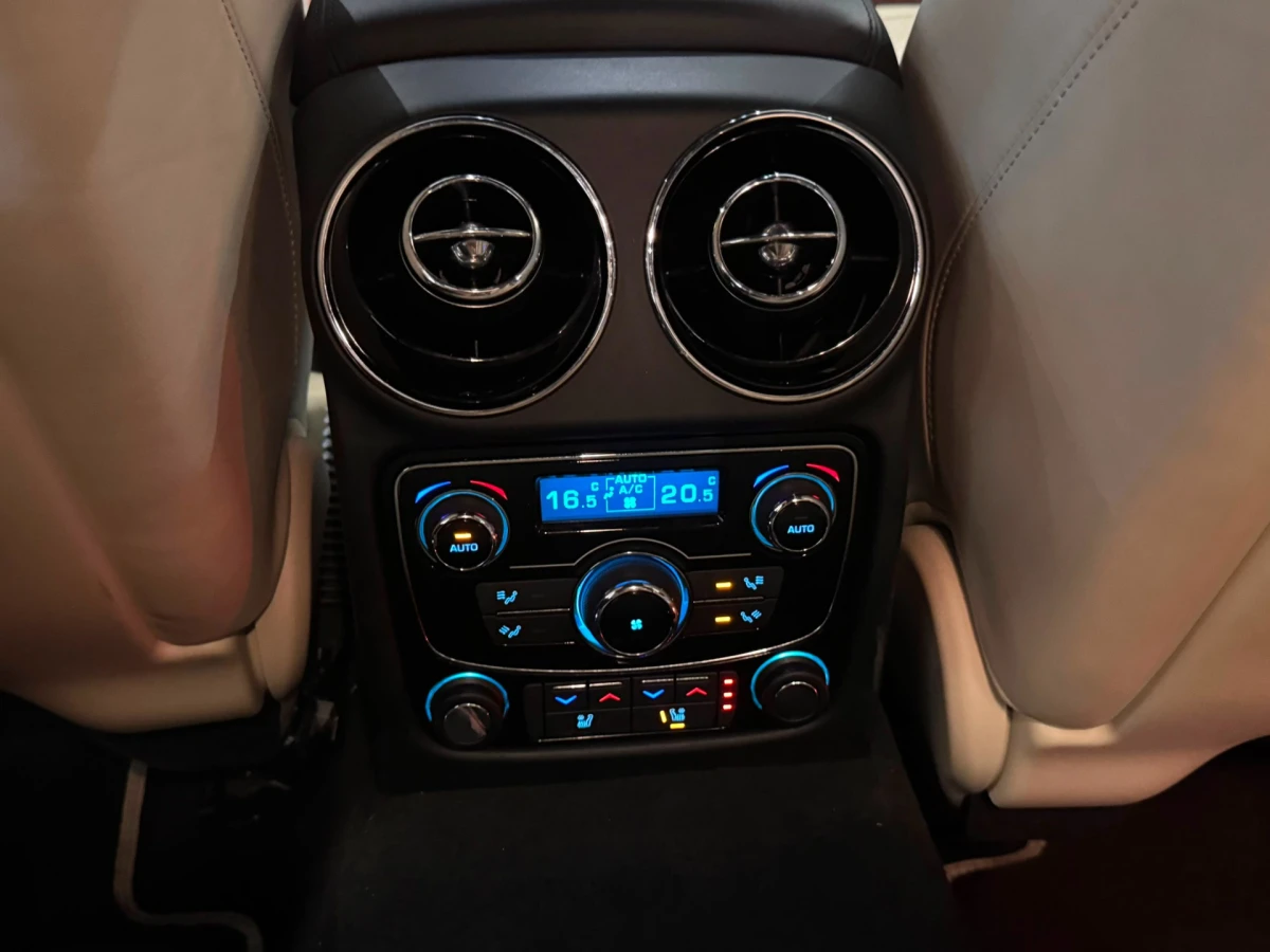 Jaguar XJ — foto 13