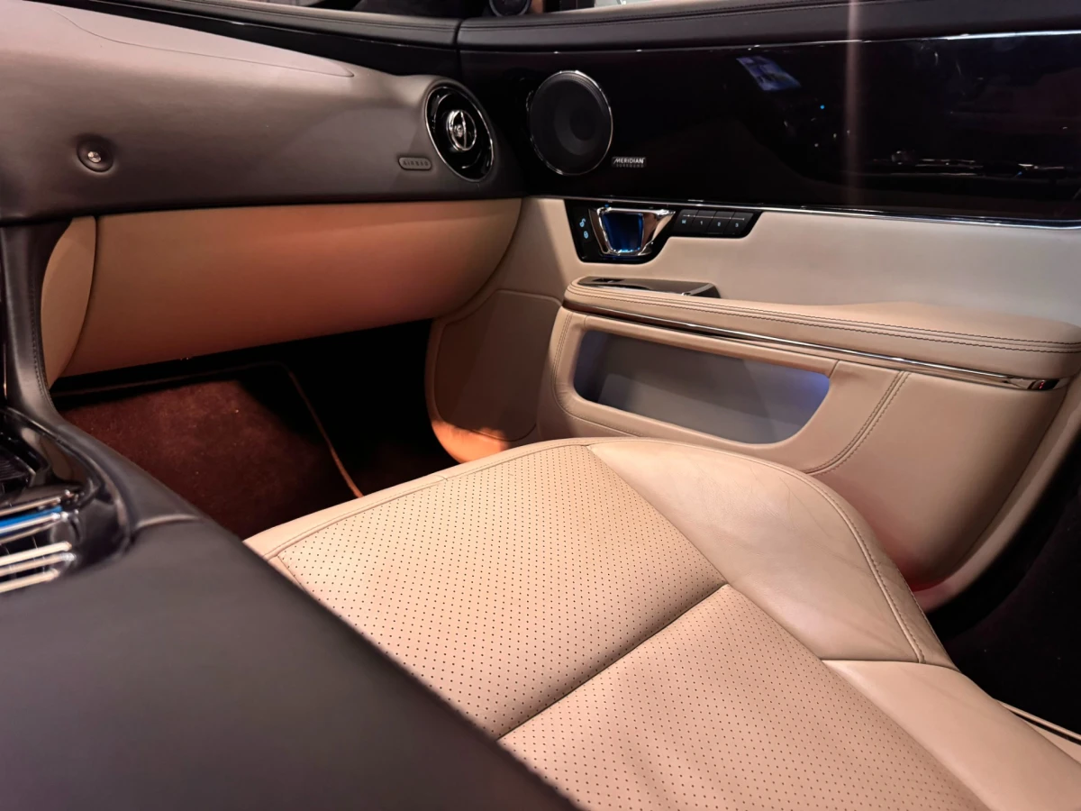 Jaguar XJ — foto 16
