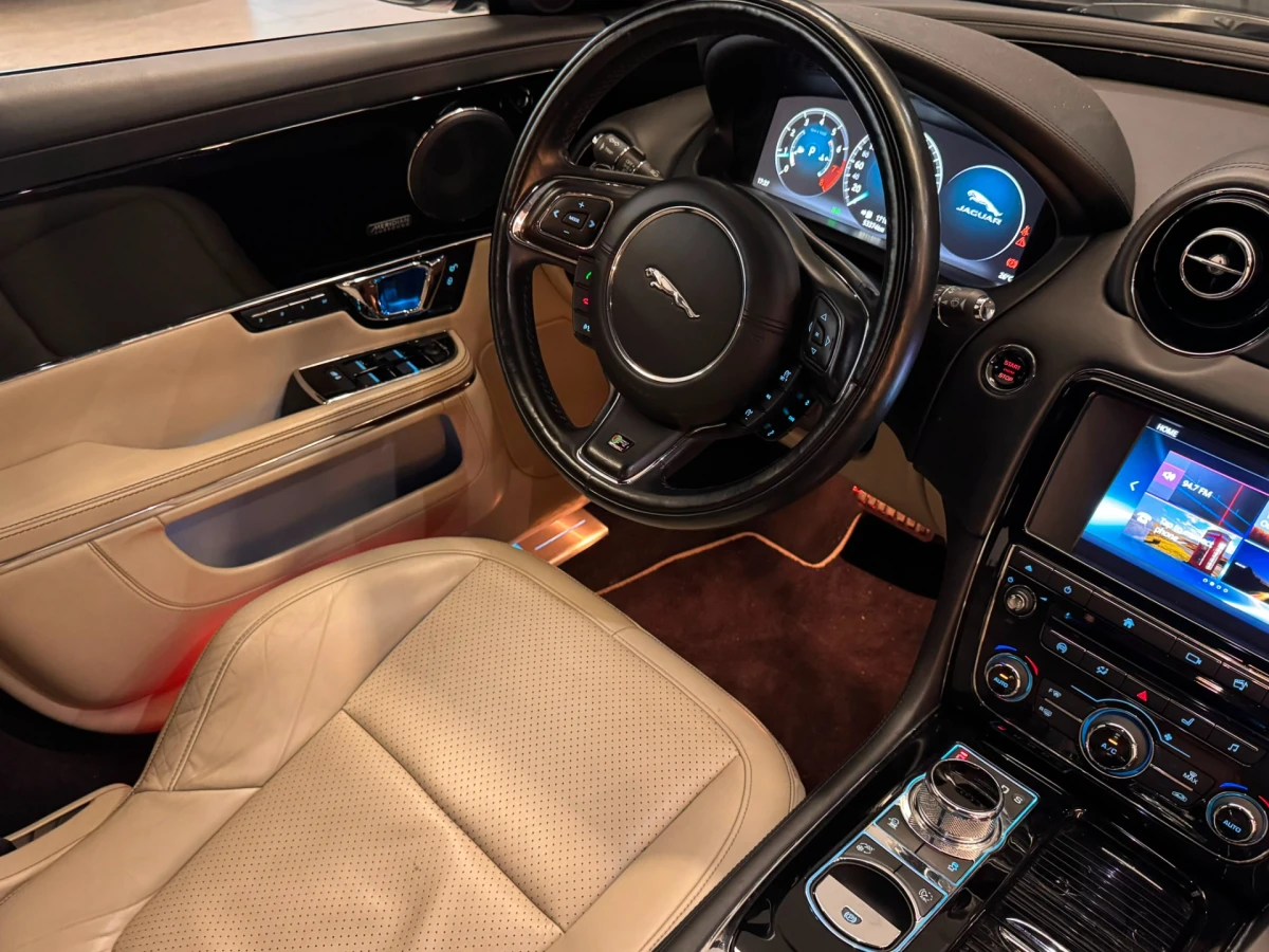Jaguar XJ — foto 17