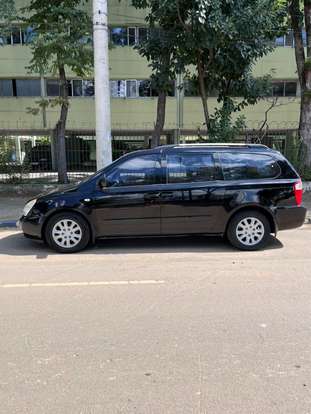 KIA-CARNIVAL-2010