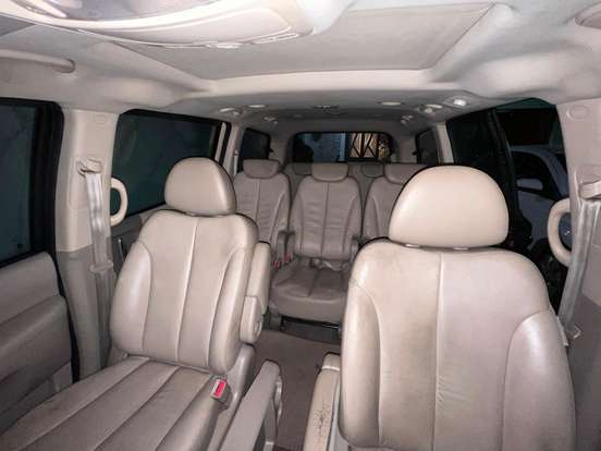 KIA-CARNIVAL-2010