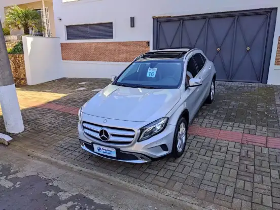 MERCEDES-BENZ-GLA 200-2016