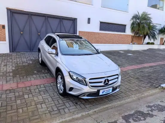 MERCEDES-BENZ-GLA 200-2016