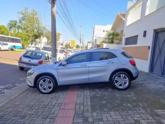 MERCEDES-BENZ-GLA 200-2016