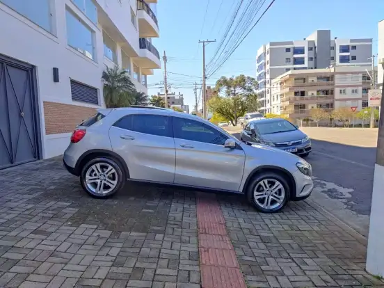 MERCEDES-BENZ-GLA 200-2016