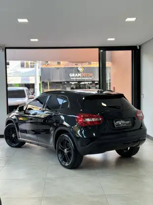 MERCEDES-BENZ-GLA 200-2017