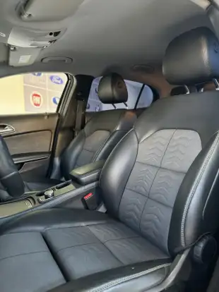 MERCEDES-BENZ-GLA 200-2017