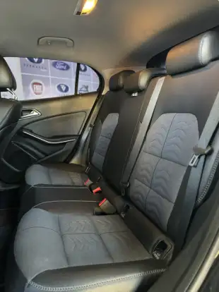 MERCEDES-BENZ-GLA 200-2017