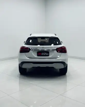 MERCEDES-BENZ-GLA 200-2019