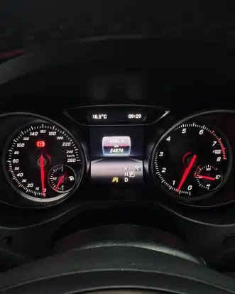 MERCEDES-BENZ-GLA 200-2019