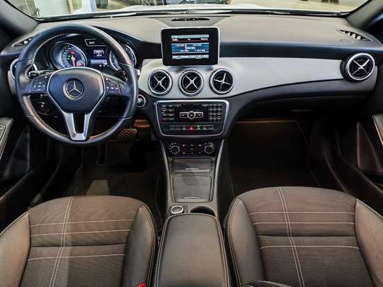 MERCEDES-BENZ-GLA 200-2015