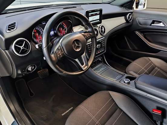 MERCEDES-BENZ-GLA 200-2015