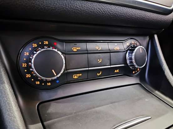MERCEDES-BENZ-GLA 200-2015