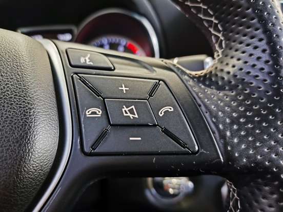 MERCEDES-BENZ-GLA 200-2015
