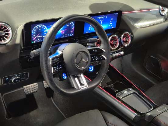 MERCEDES-BENZ-GLA 35 AMG-2024
