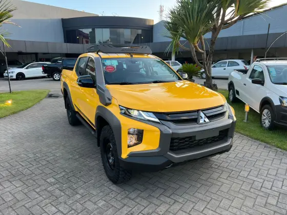 MITSUBISHI L200 TRITON 2.4 16V TURBO DIESEL SPORT SAVANA CD 4P 4X4 AUTOMÁTICO MITSUBISHI L200 TRITON 2.4 16V TURBO DIESEL SPORT SAVANA CD 4P 4X4 AUTOMÁTICO