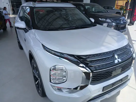 MITSUBISHI OUTLANDER 2.4 PHEV HPE-S S-AWC DHT MITSUBISHI OUTLANDER 2.4 PHEV HPE-S S-AWC DHT
