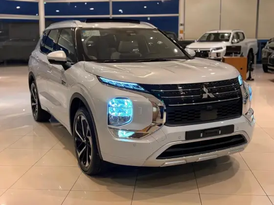 MITSUBISHI OUTLANDER 2.4 PHEV SIGNATURE S-AWC DHT MITSUBISHI OUTLANDER 2.4 PHEV SIGNATURE S-AWC DHT