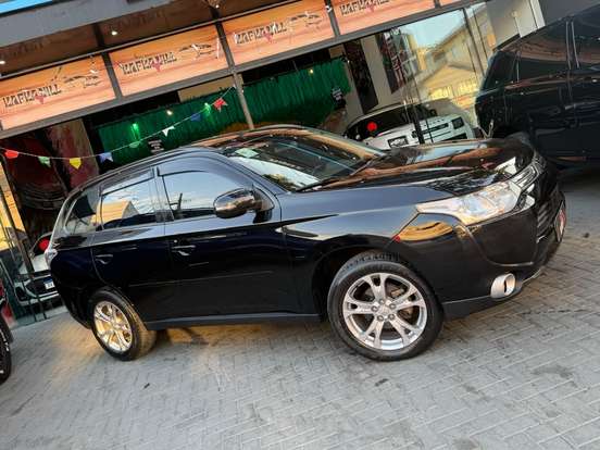 MITSUBISHI-OUTLANDER-2014