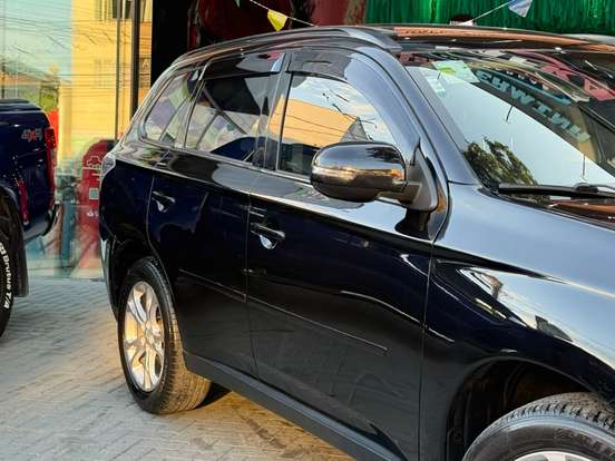 MITSUBISHI-OUTLANDER-2.0 16V GASOLINA 4P AUTOMÁTICO MITSUBISHI-OUTLANDER-2014