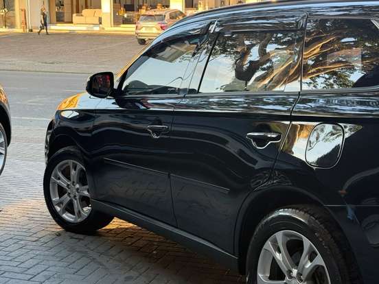 MITSUBISHI-OUTLANDER-2014