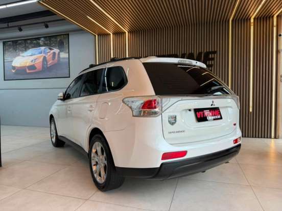 MITSUBISHI-OUTLANDER-2.0 16V GASOLINA 4P AUTOMÁTICO MITSUBISHI-OUTLANDER-2014