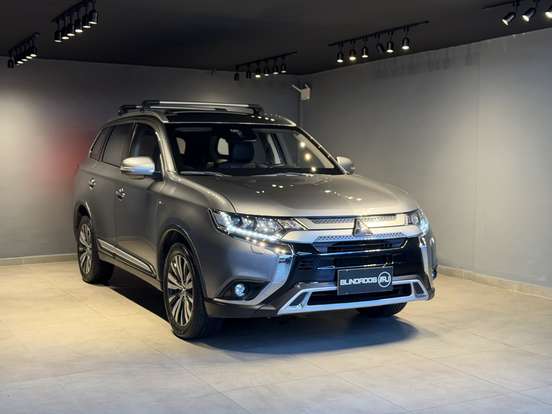 MITSUBISHI-OUTLANDER-3.0 MIVEC V6 GASOLINA HPE-S AWD AUTOMÁTICO MITSUBISHI-OUTLANDER-2020
