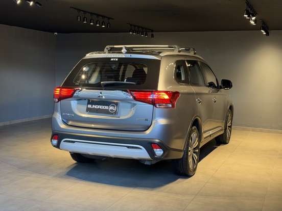 MITSUBISHI-OUTLANDER-3.0 MIVEC V6 GASOLINA HPE-S AWD AUTOMÁTICO MITSUBISHI-OUTLANDER-2020