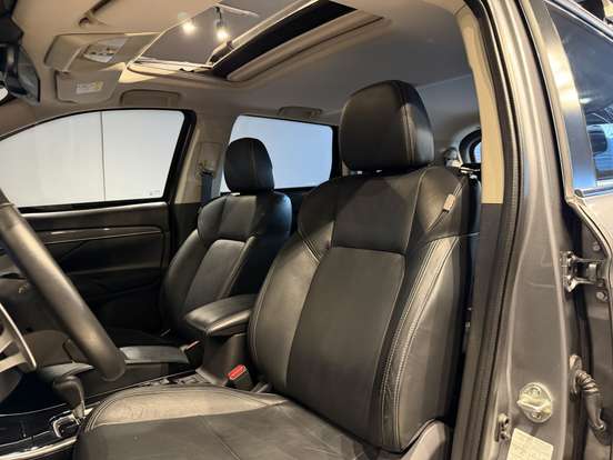 MITSUBISHI-OUTLANDER-2020