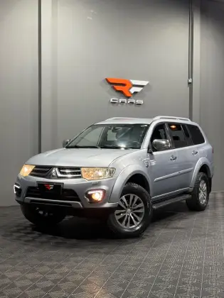 MITSUBISHI PAJERO 3.5 HPE 4X4 7 LUGARES V6 24V FLEX 4P AUTOMÁTICO