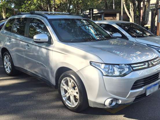 MITSUBISHI-OUTLANDER-2.0 16V GASOLINA 4P AUTOMÁTICO MITSUBISHI-OUTLANDER-2014