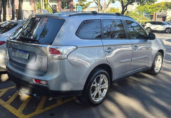 MITSUBISHI-OUTLANDER-2.0 16V GASOLINA 4P AUTOMÁTICO MITSUBISHI-OUTLANDER-2014