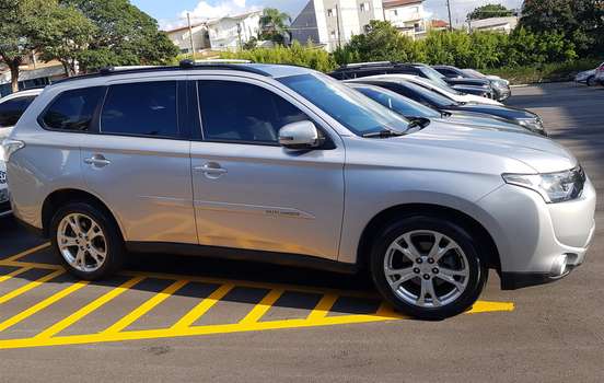 MITSUBISHI-OUTLANDER-2.0 16V GASOLINA 4P AUTOMÁTICO MITSUBISHI-OUTLANDER-2014