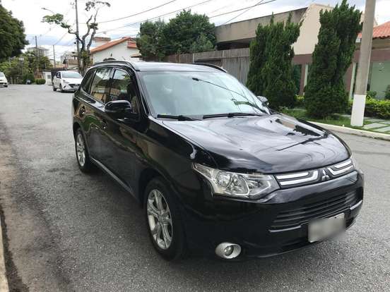 MITSUBISHI-OUTLANDER-2014