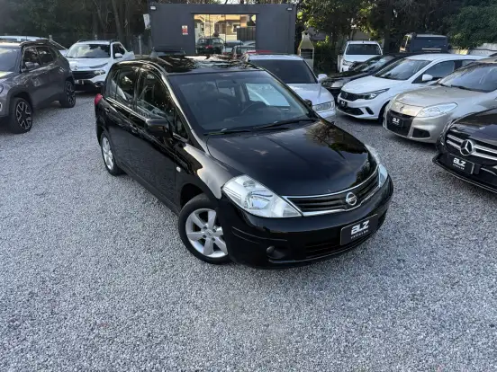 NISSAN-TIIDA-2010