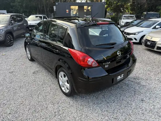 NISSAN-TIIDA-2010