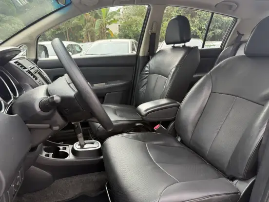 NISSAN-TIIDA-2010