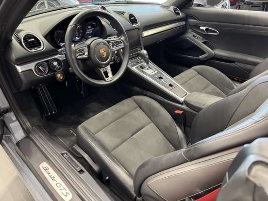 PORSCHE-718-2023