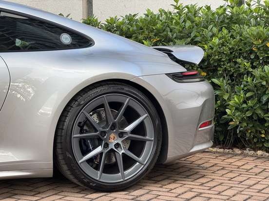 PORSCHE-911-2025