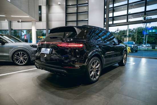 PORSCHE-CAYENNE-2022