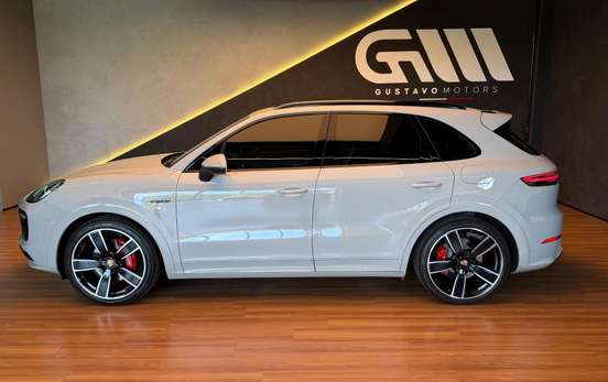 PORSCHE-CAYENNE-2023