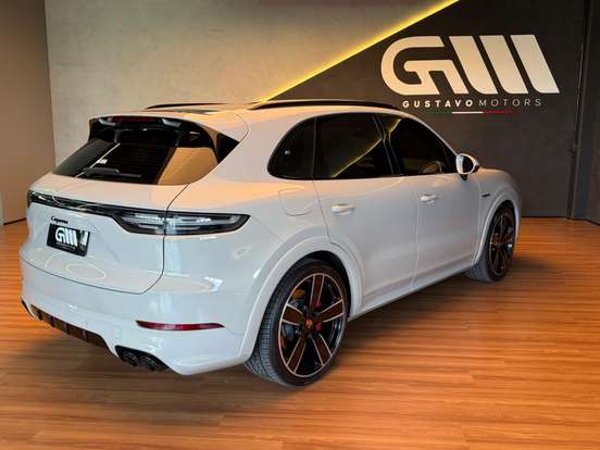 PORSCHE-CAYENNE-2023