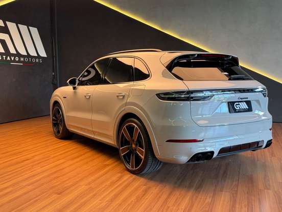 PORSCHE-CAYENNE-2023